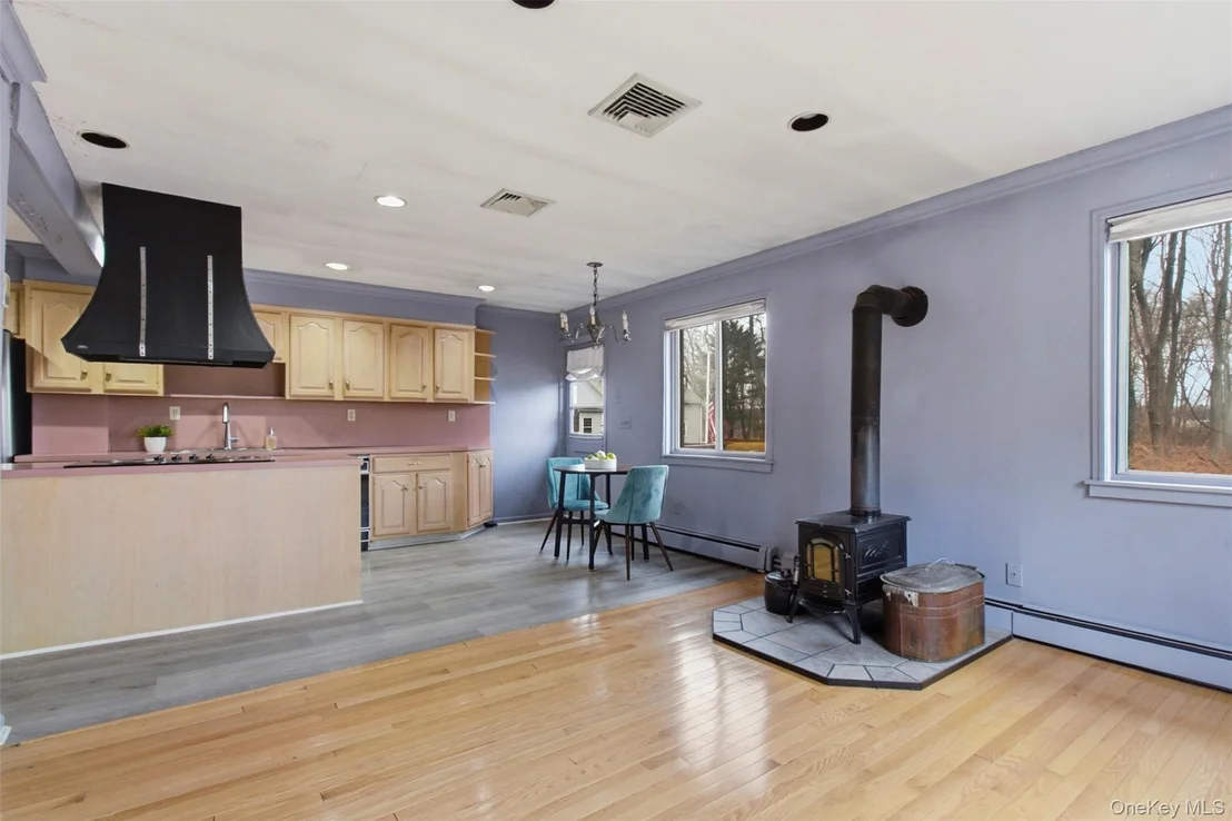 Photo of 4443 Purchase Street