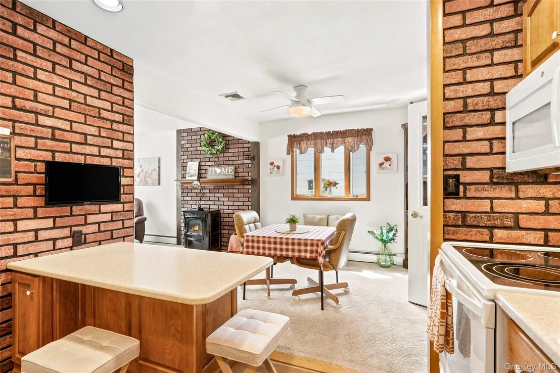 Photo of 355 Sprout Brook Road