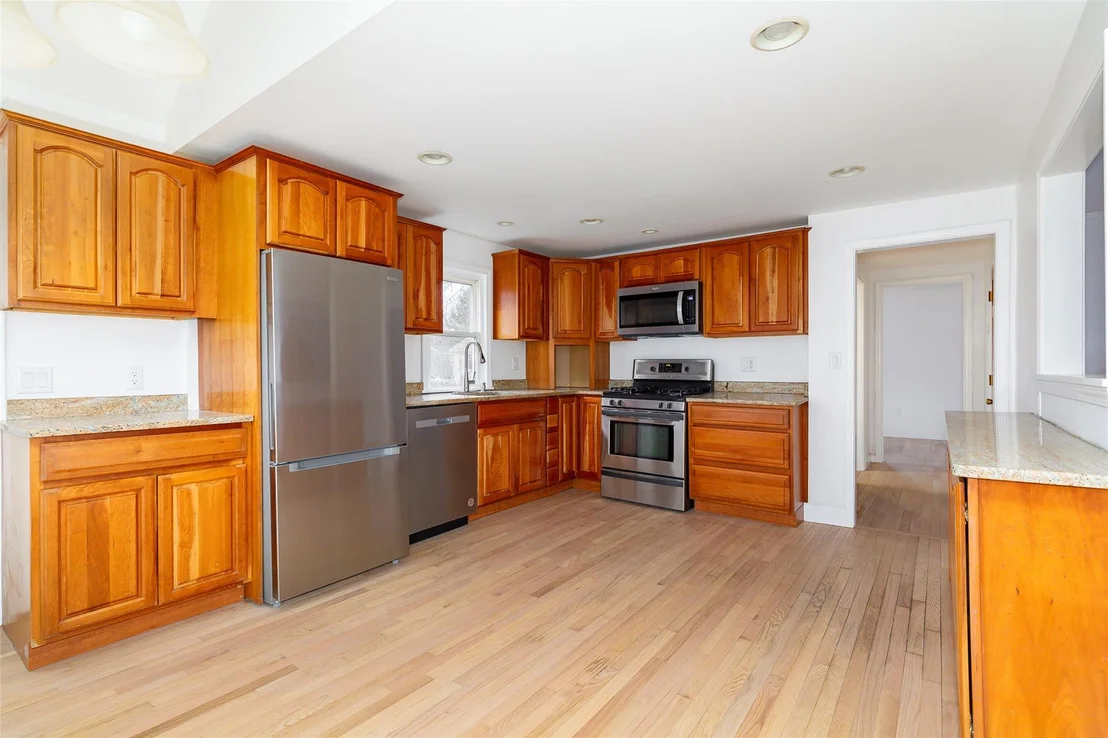 Photo of 305 Violet Avenue