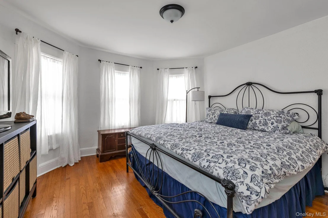 Photo of 841 Waverly Place