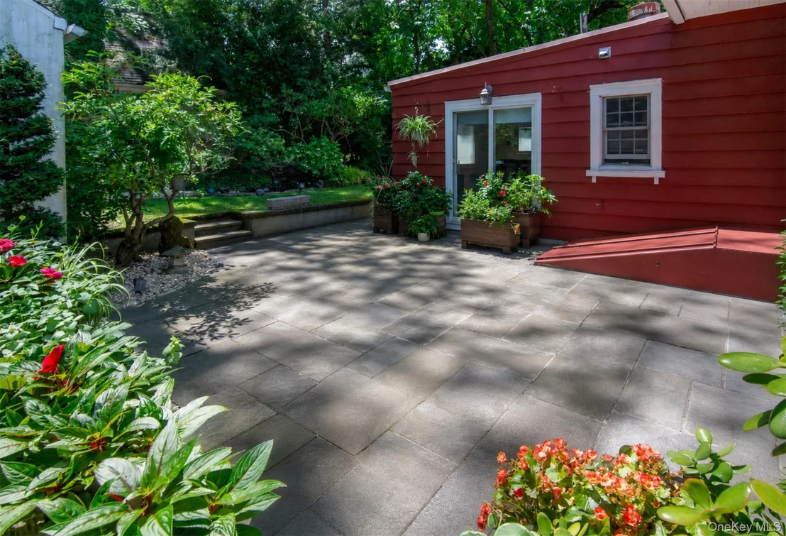 Photo of 579 Manor Lane