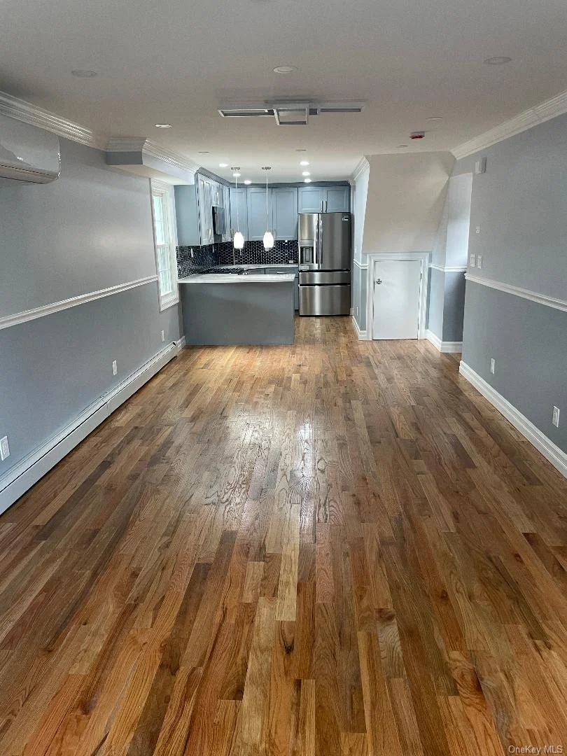 Photo of 839 Clarence Avenue