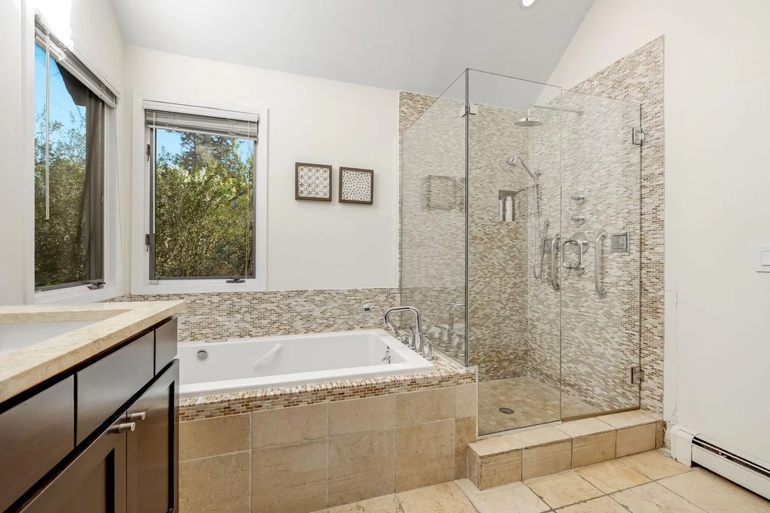 Photo of 444 River Road