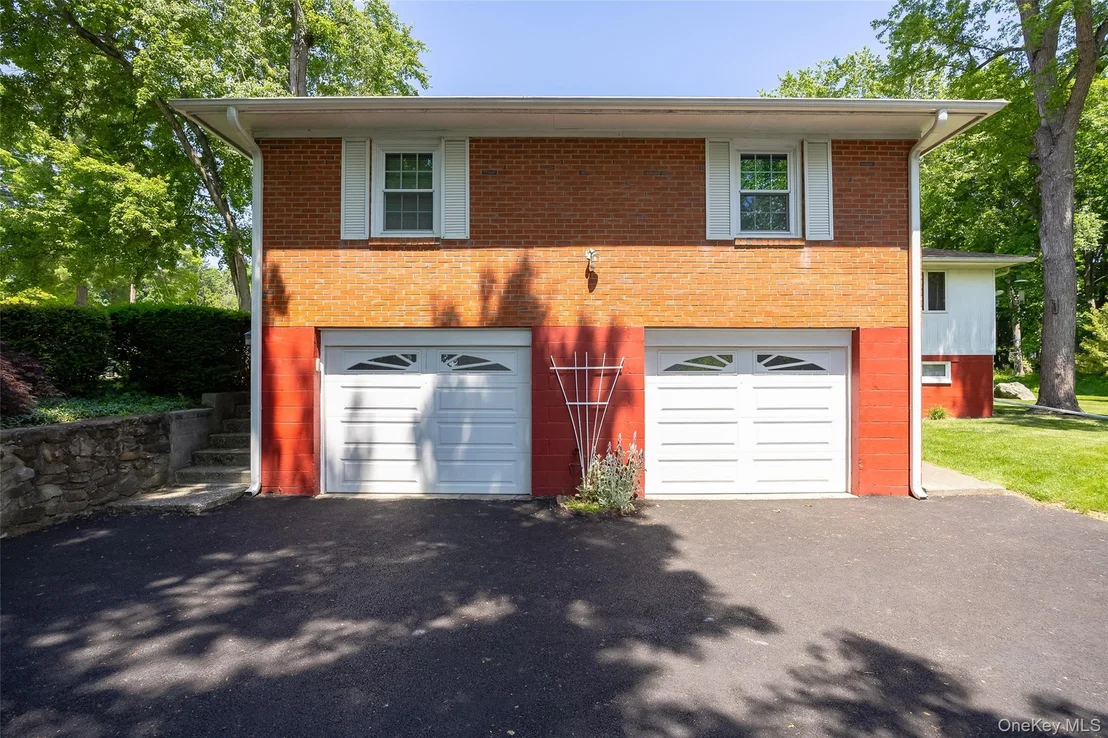 Photo of 89 Edgehill Drive