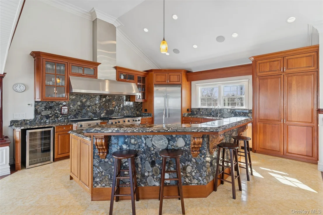 Photo of 1680 Lands End Road