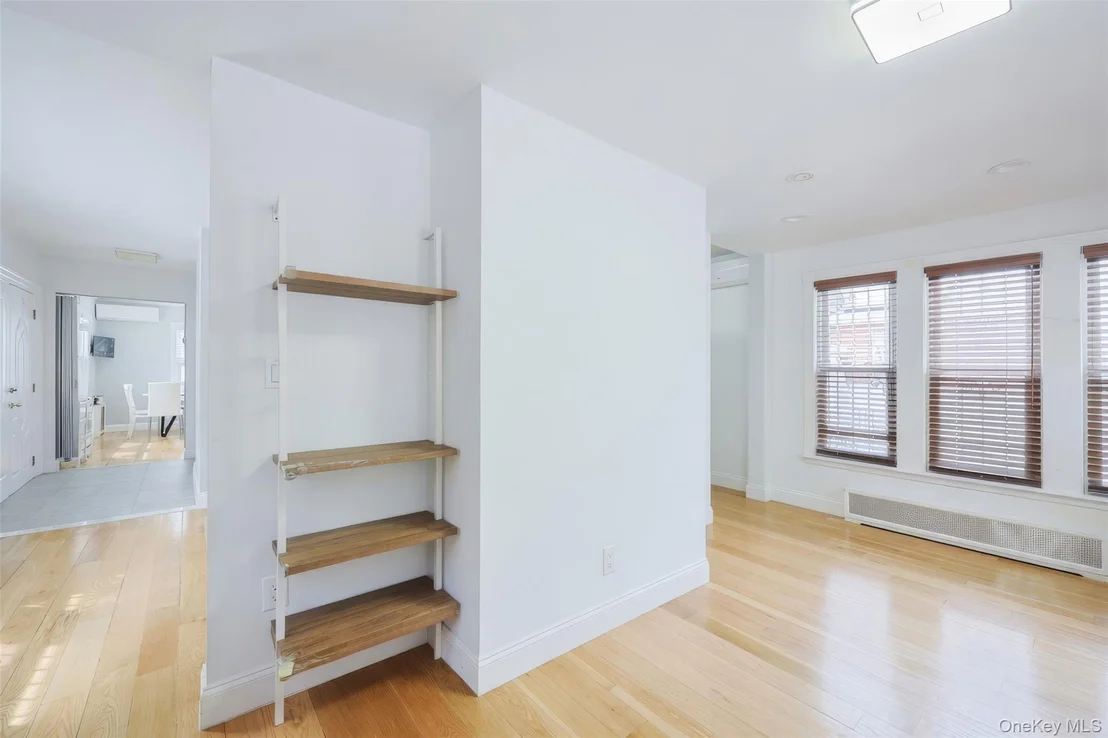 Photo of 32-02 Murray Lane