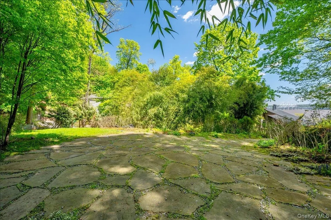 Photo of 181 River Road