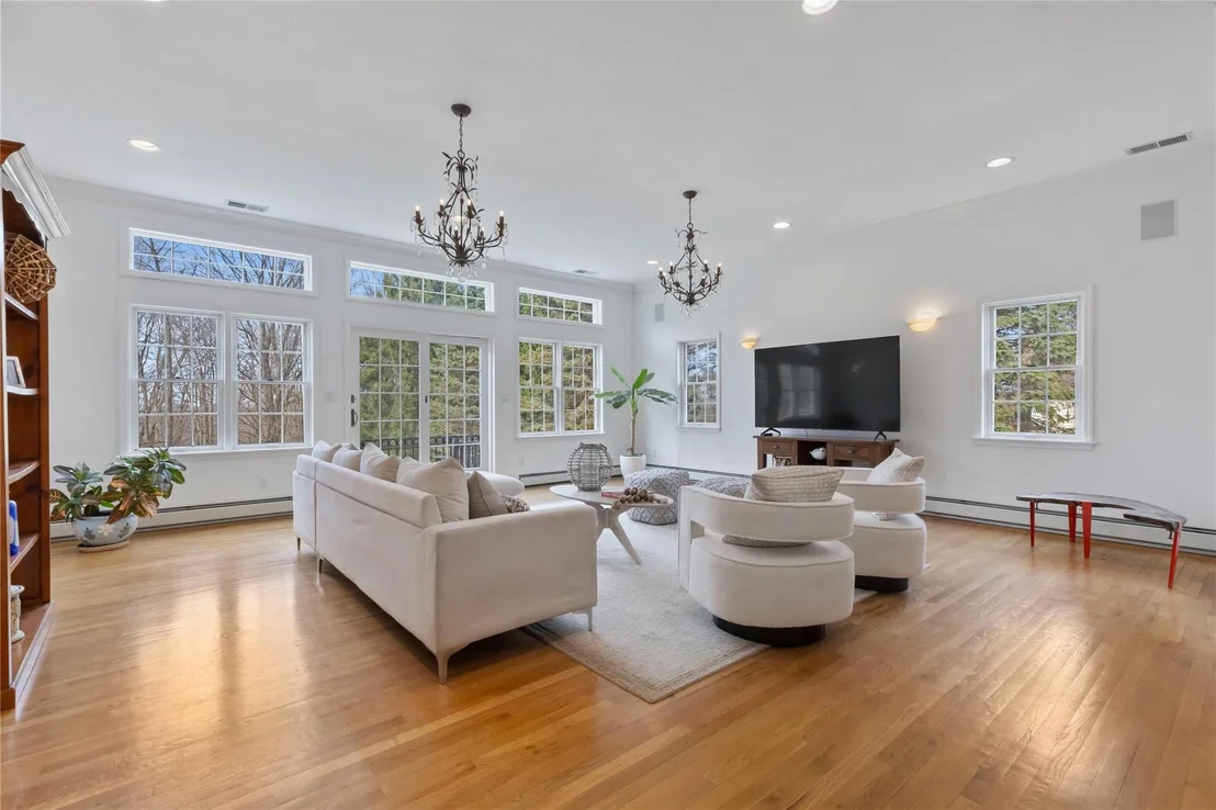 Photo of 15 Shoshone Drive