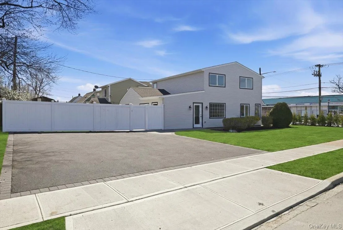 Photo of 61 Gardiners Avenue