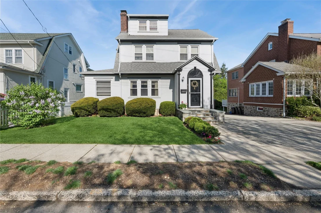 Photo of 219 Third Avenue