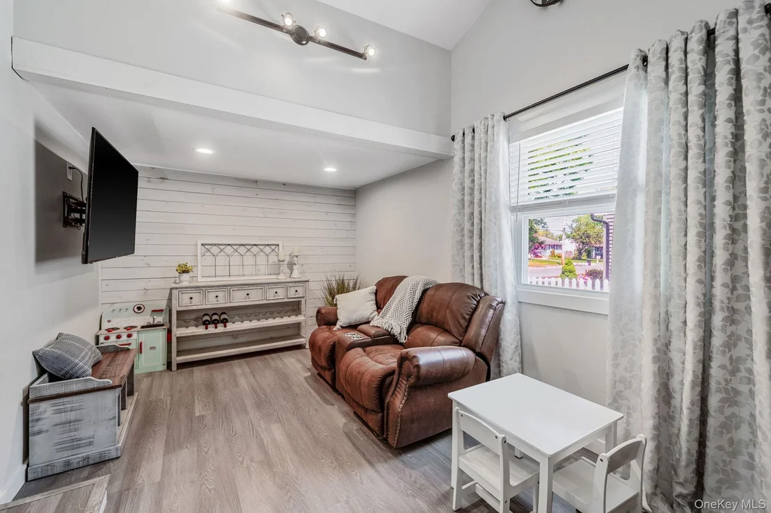 Photo of 121 Selden Boulevard