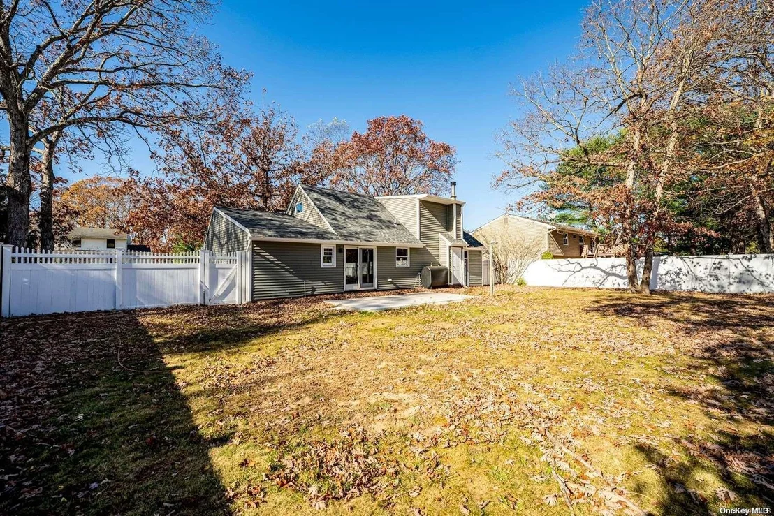 Photo of 19 Cedar Ridge Drive