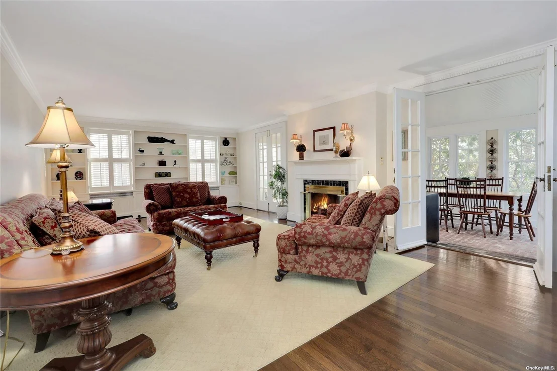 Photo of 87 W Islip Road