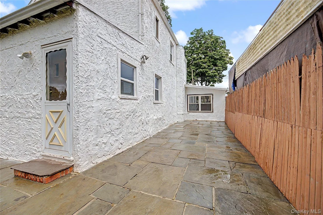 Photo of 25 Longmeadow Road
