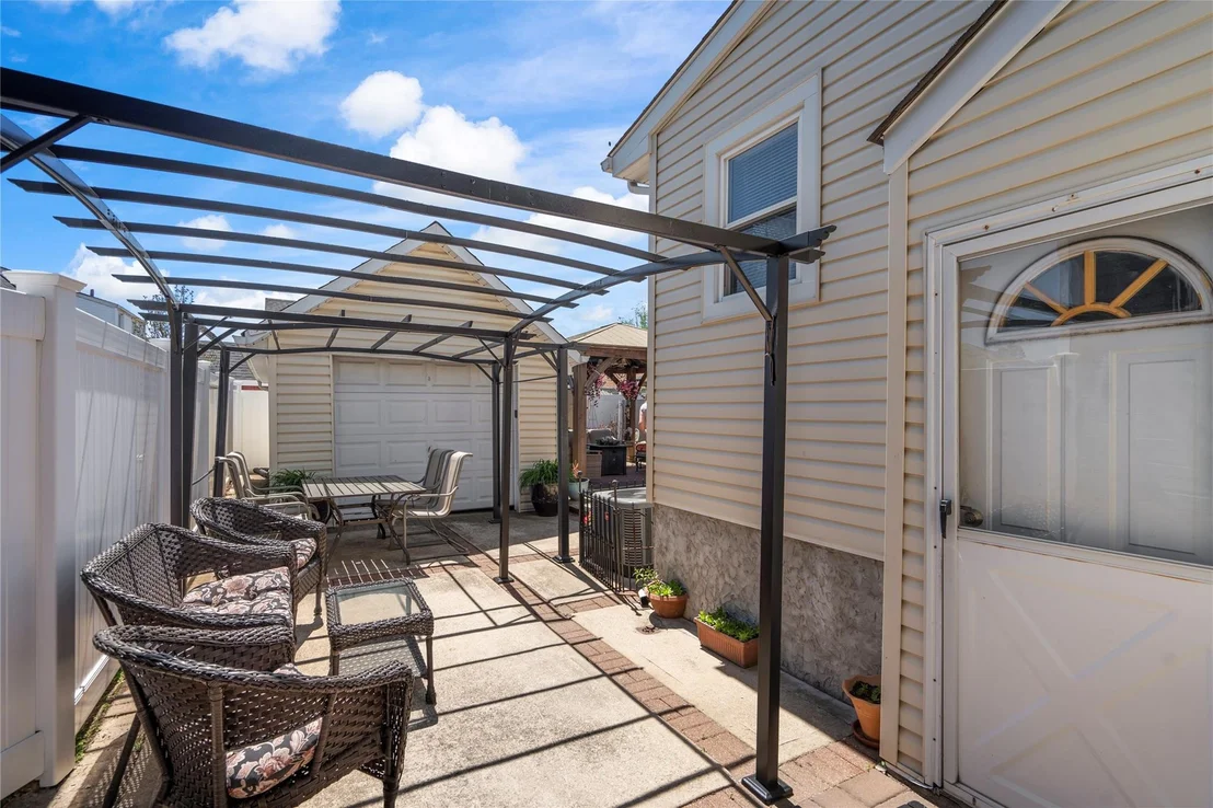 Photo of 665 Gabriel Avenue