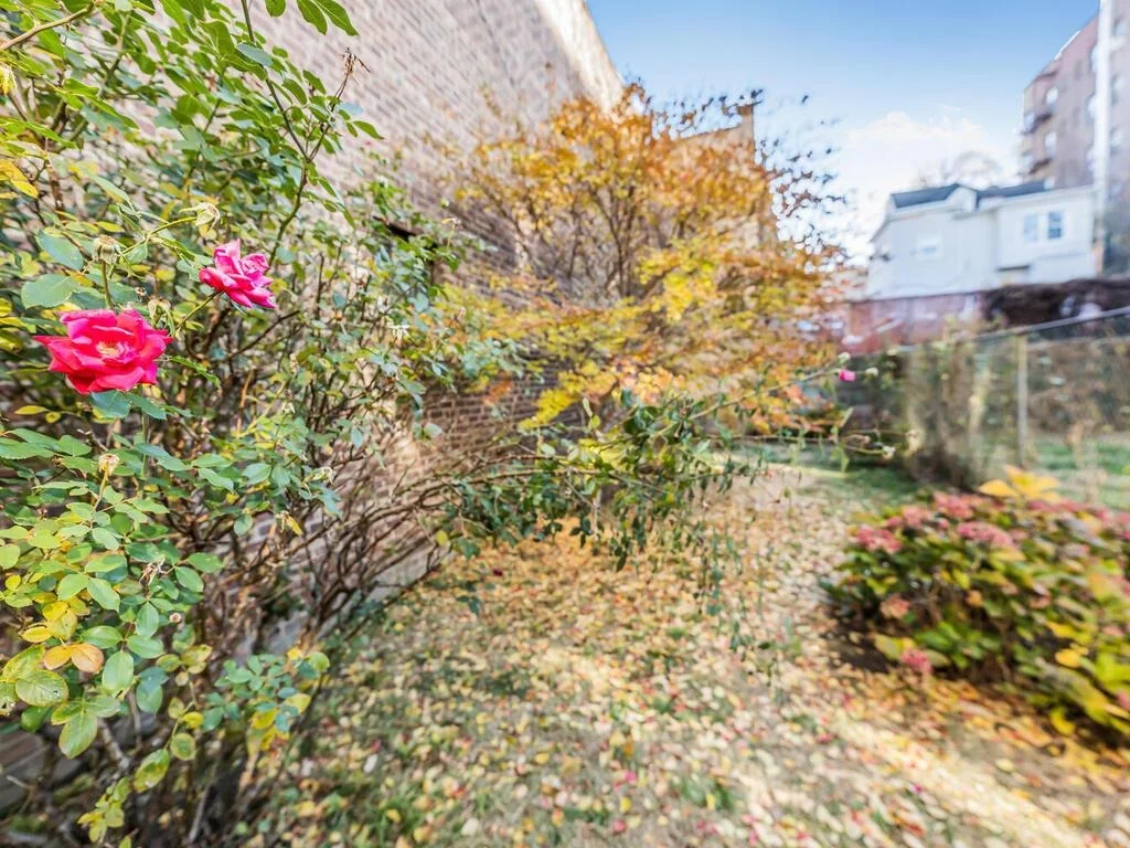 Photo of 2648 Morris Avenue