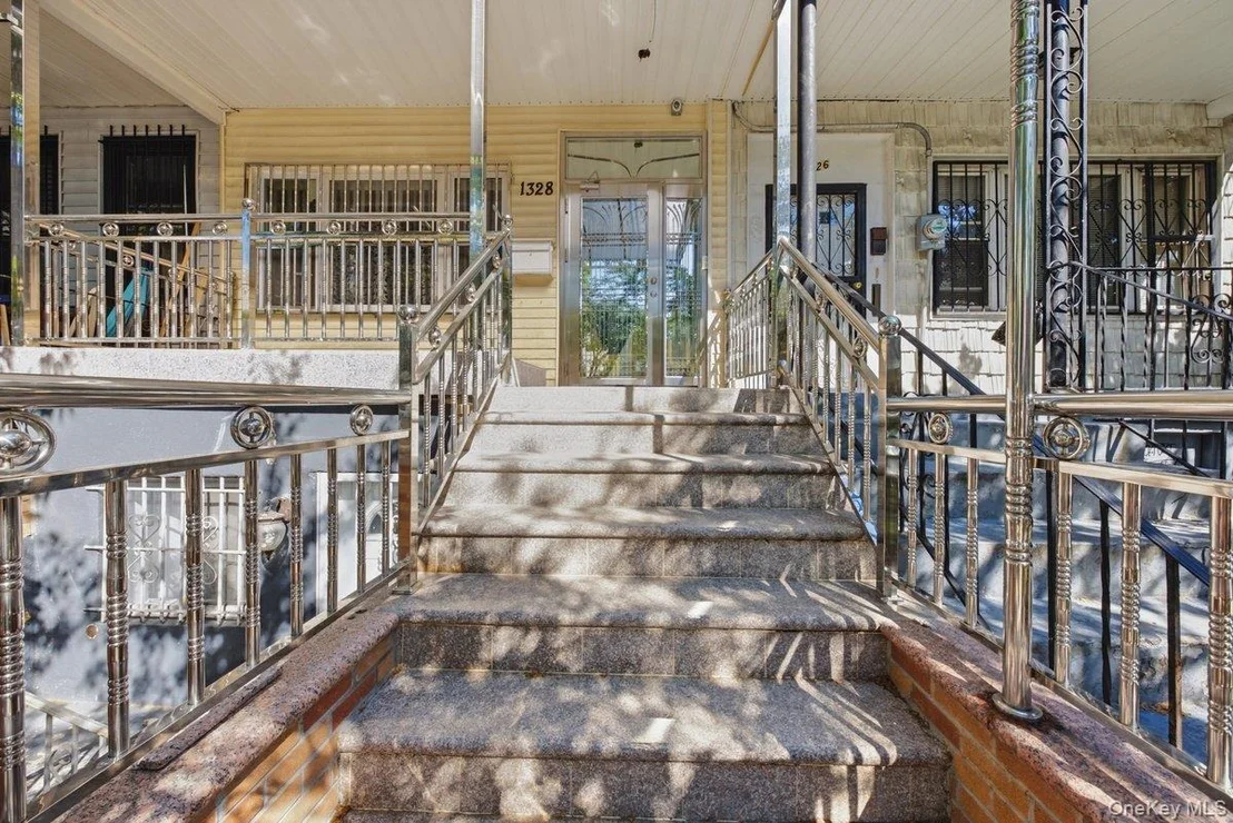 Photo of 1328 Teller Avenue