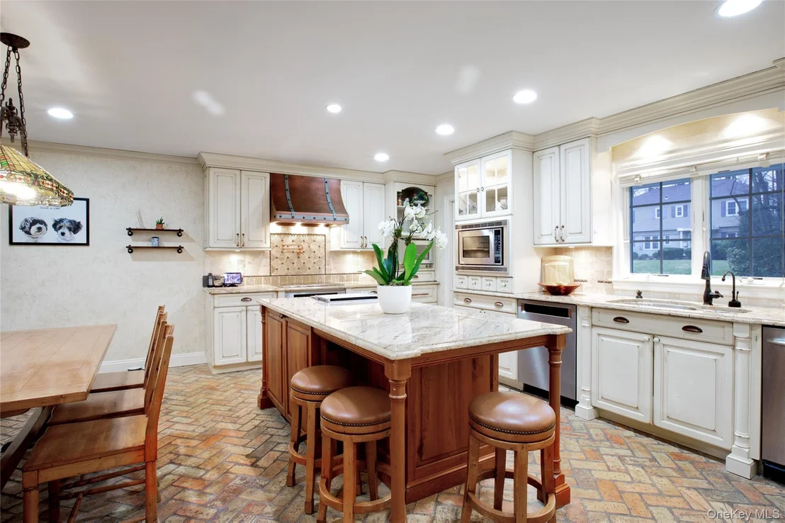 Photo of 330 Chestnut Drive