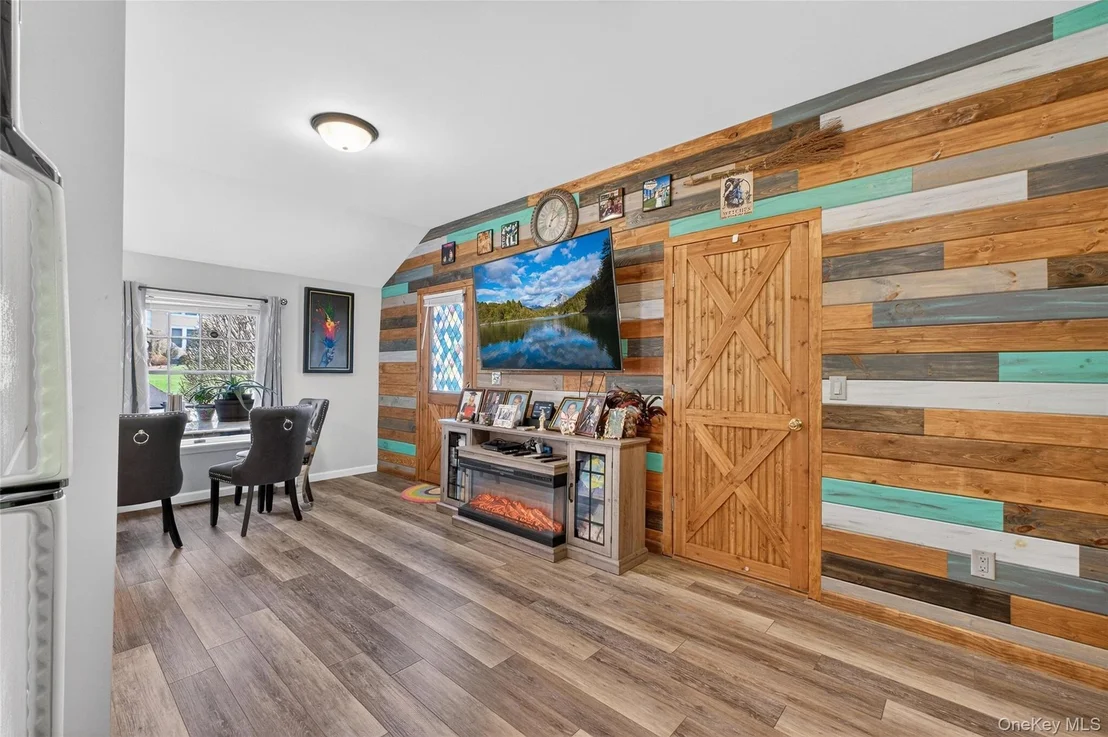 Photo of 24 Coachlight Drive
