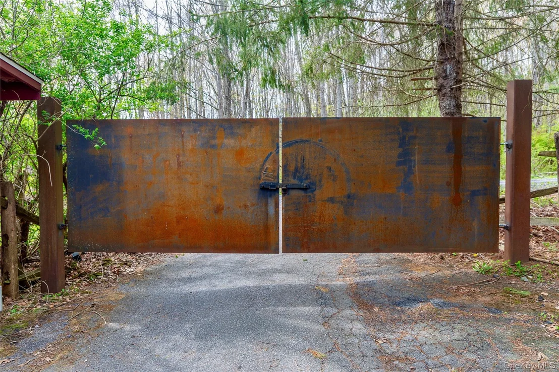Photo of 2339 State Route 82