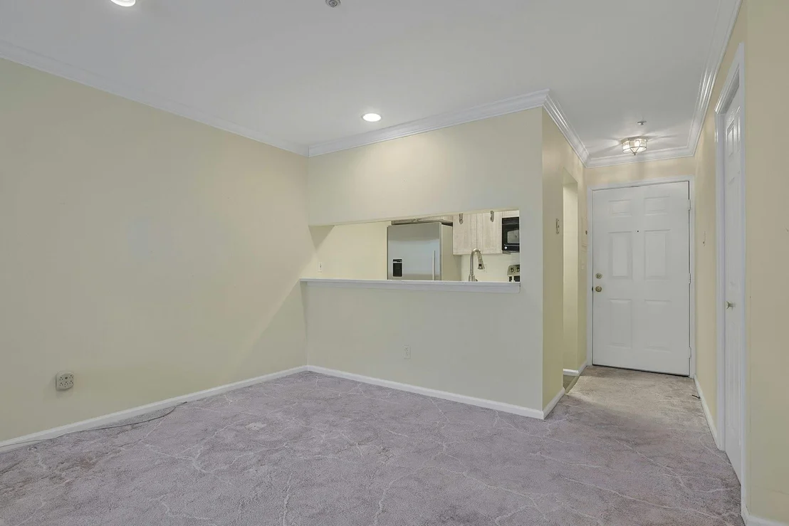 Photo of Unit 2E at 500 Pondside Drive