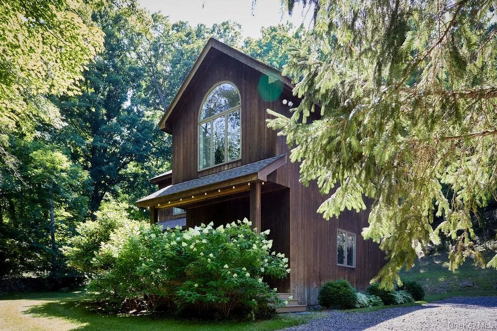 Photo of 10 Dickman Farm Road
