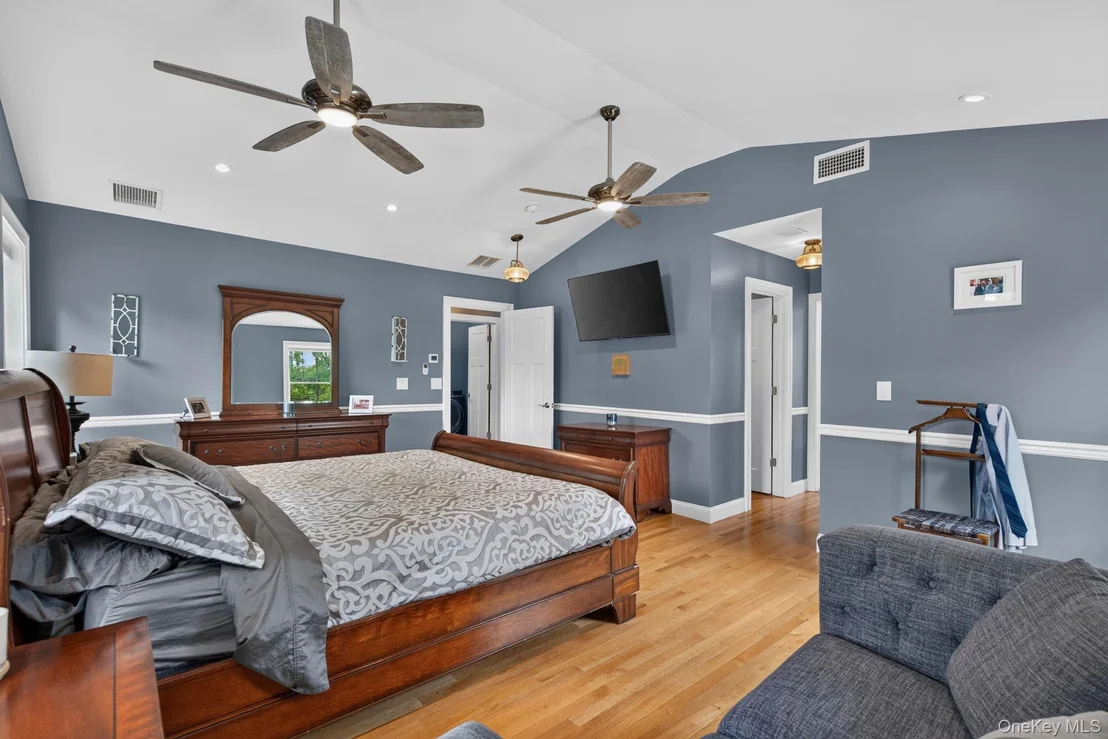 Photo of 42 Colonial Avenue