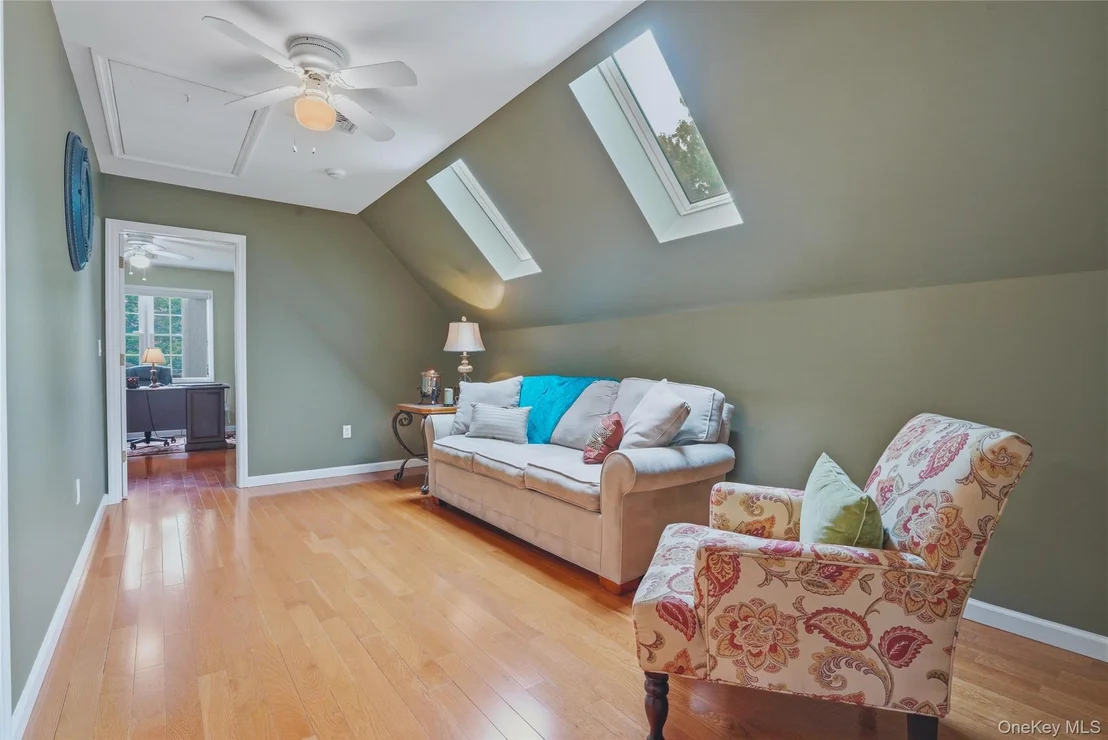Photo of 302 Lakeside Road