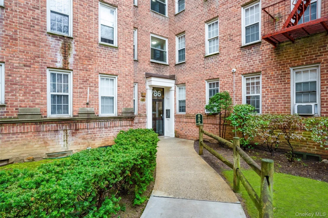 Photo of Unit B65 at 786 Bronx River Road