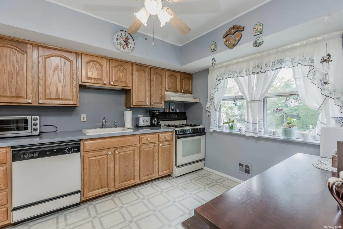 Photo of 53 Roxbury Drive