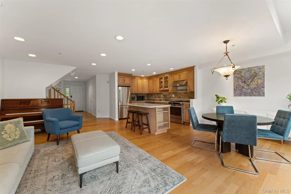 Photo of 611 Pondside Drive