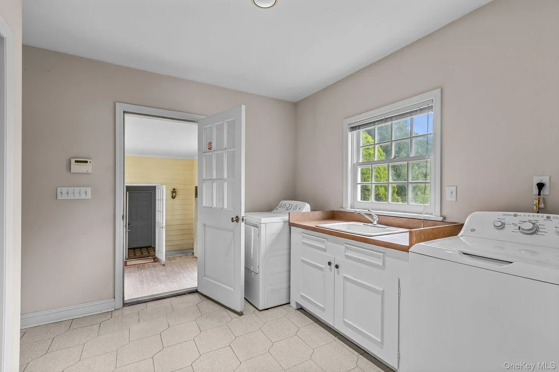 Photo of 202 McManus Road N