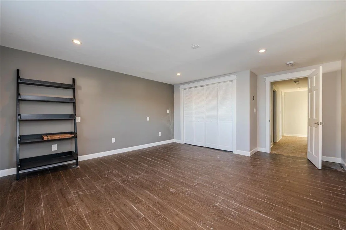 Photo of Unit D at 46 Edgewater Park