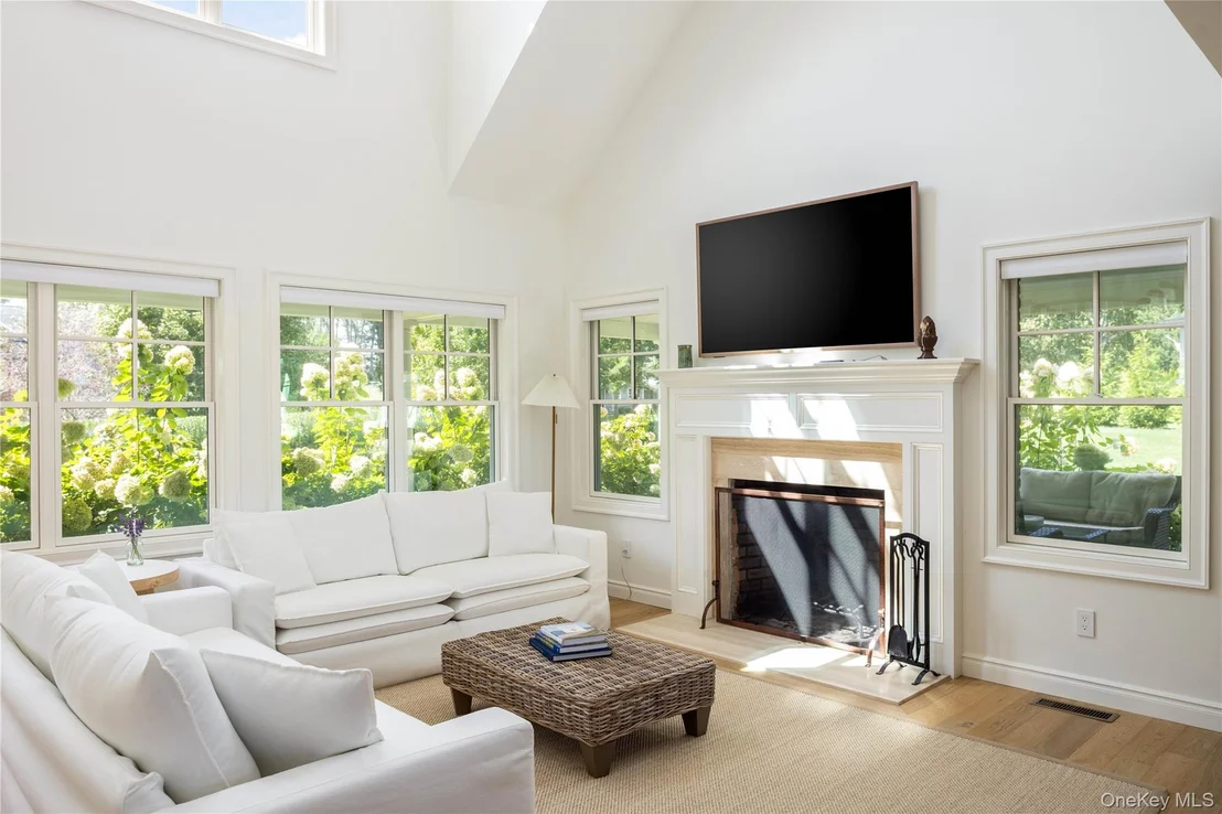 Photo of 860 Hillcrest Drive