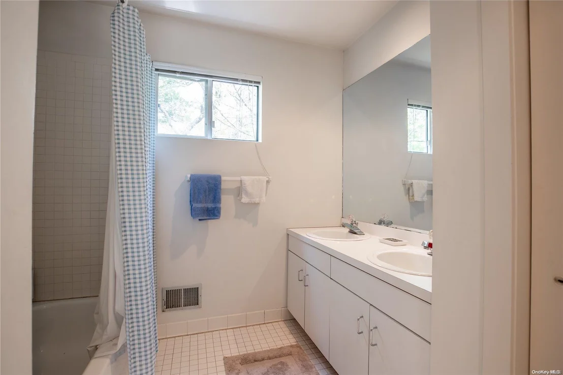 Photo of 20 Midhampton Avenue