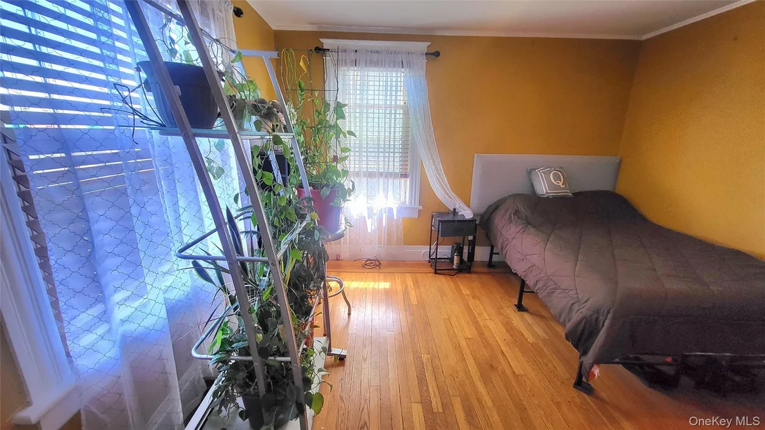Photo of 10 Corlies Avenue