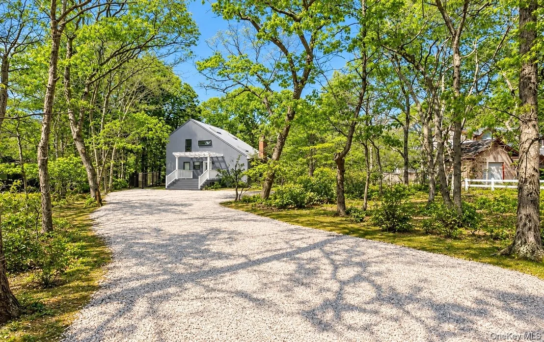Photo of 37 Blue Jay Way