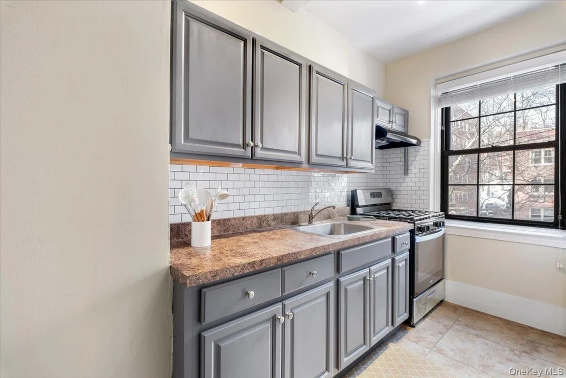 Photo of Unit 3A at 824 Bronx River Road