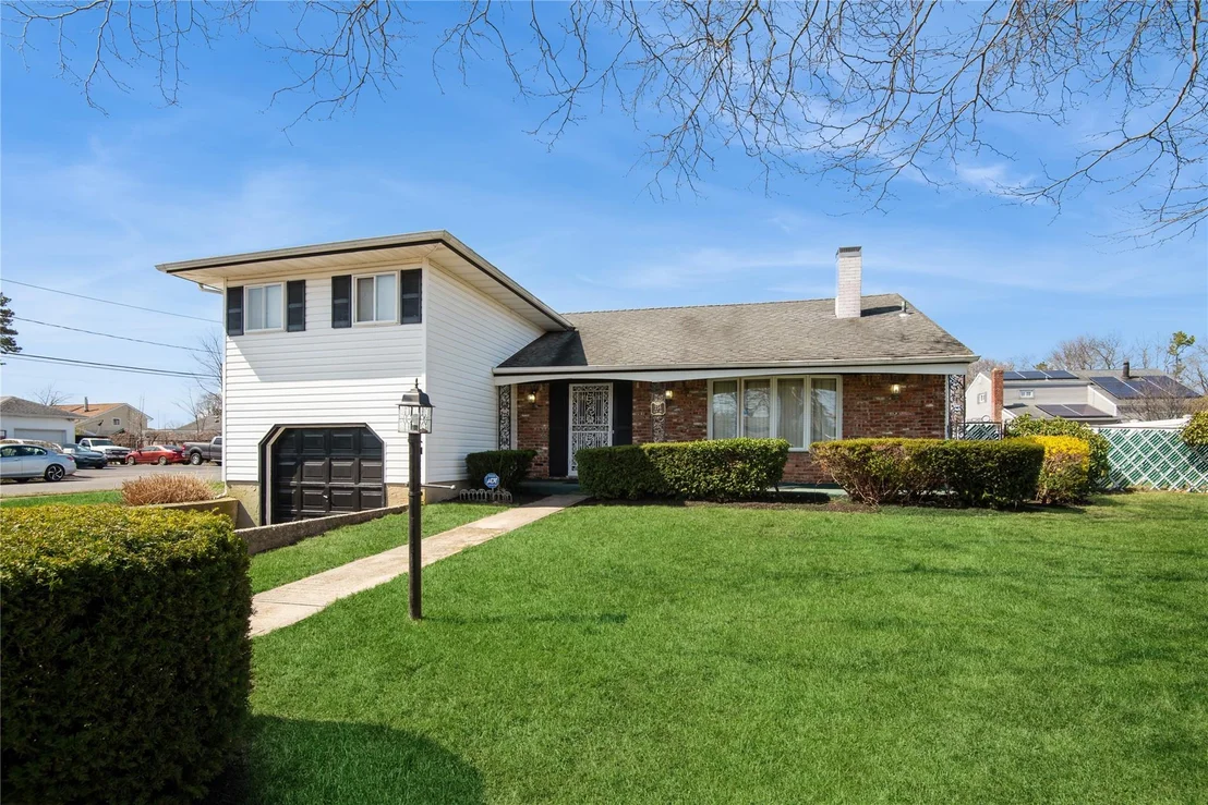 Photo of 256 Leaf Avenue
