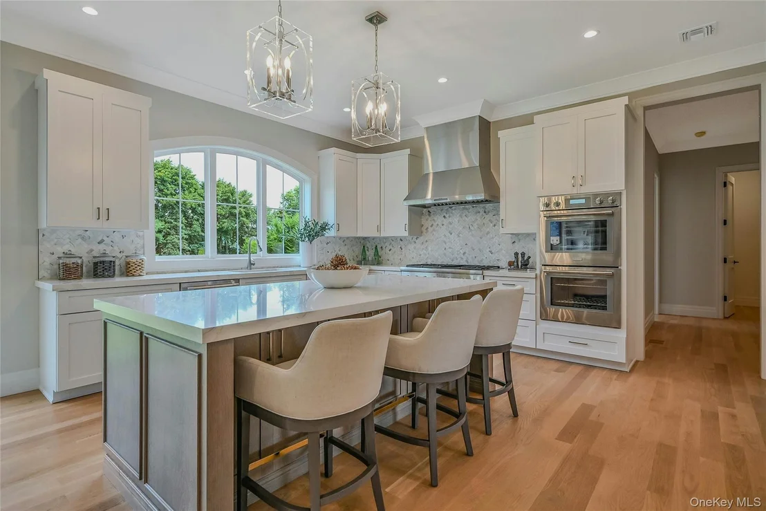 Photo of 107 Cedar Swamp Road