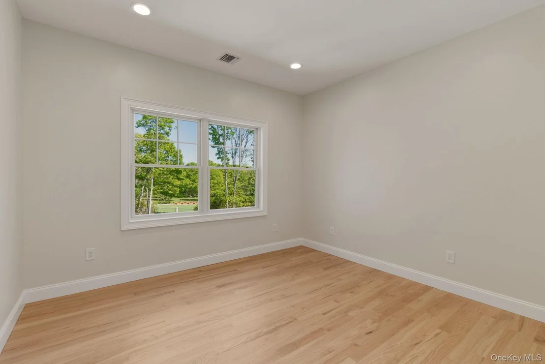 Photo of 95 Grassy Pond Drive