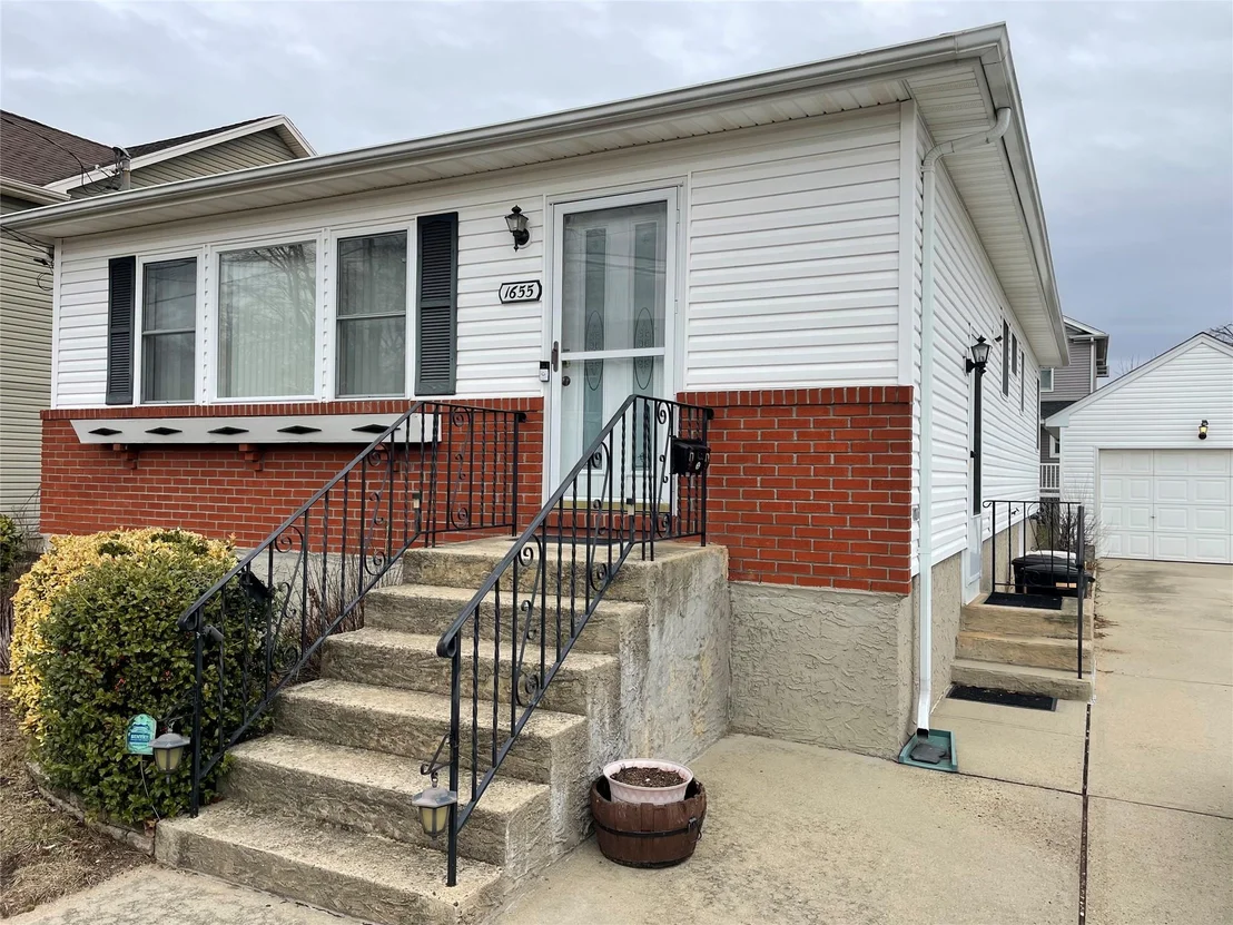 Photo of 1655 Lewis Road