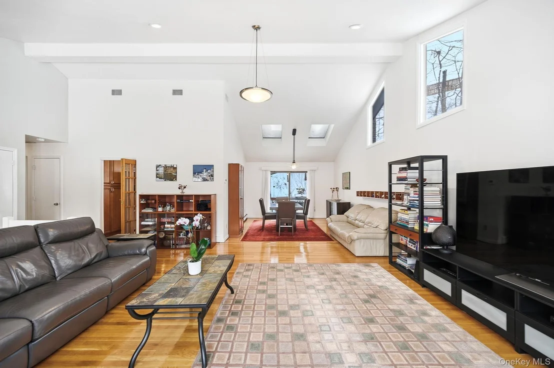 Photo of 10 Pine Brook Road