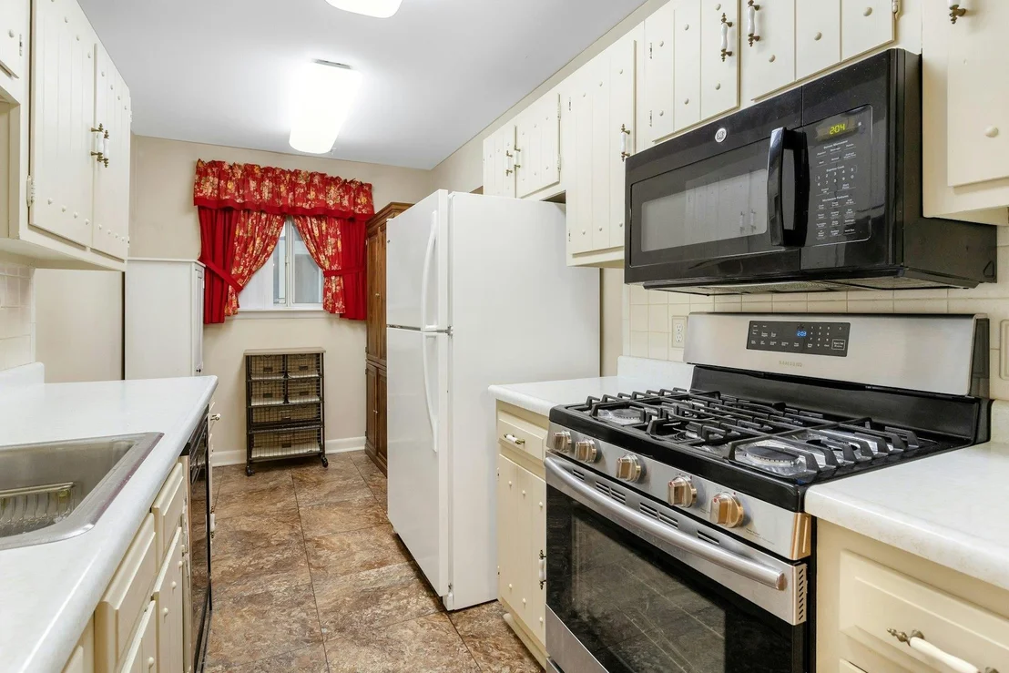 Photo of Unit C at 800 Commons Way