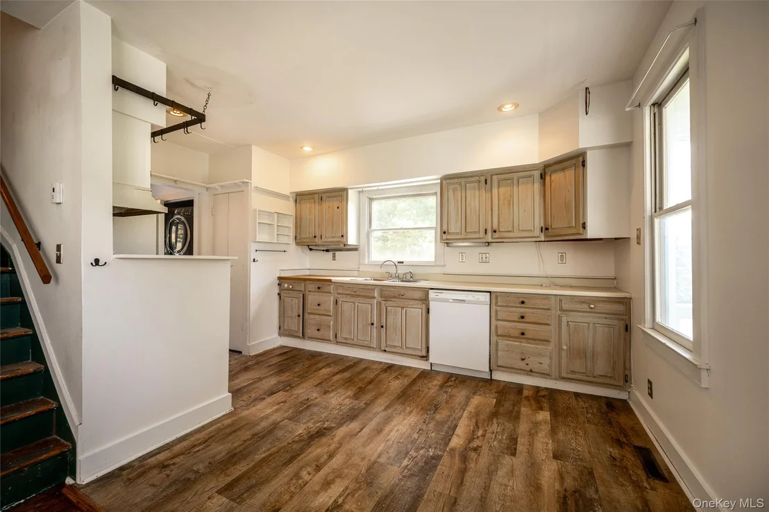 Photo of 672 Tower Hill Road