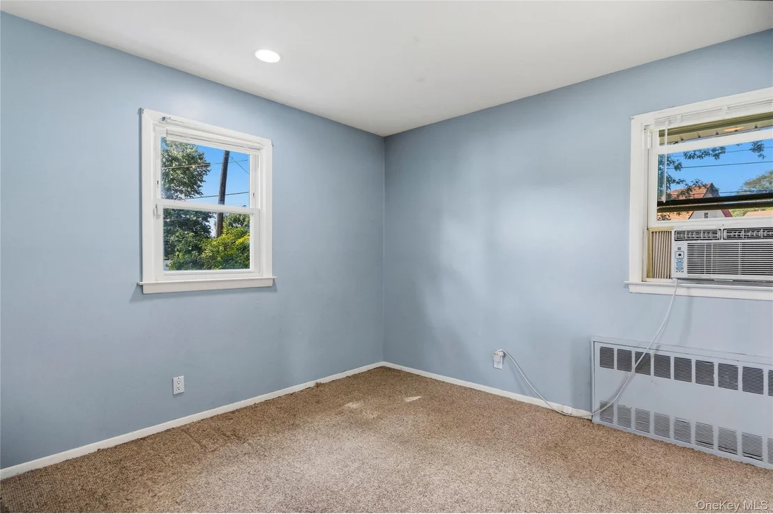 Photo of 1691 Ivanhoe Drive