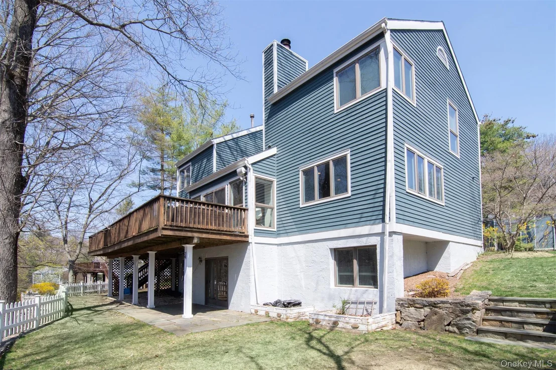 Photo of 153 Fieldpoint Drive
