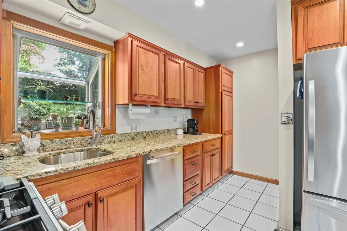 Photo of 130 Putnam Road