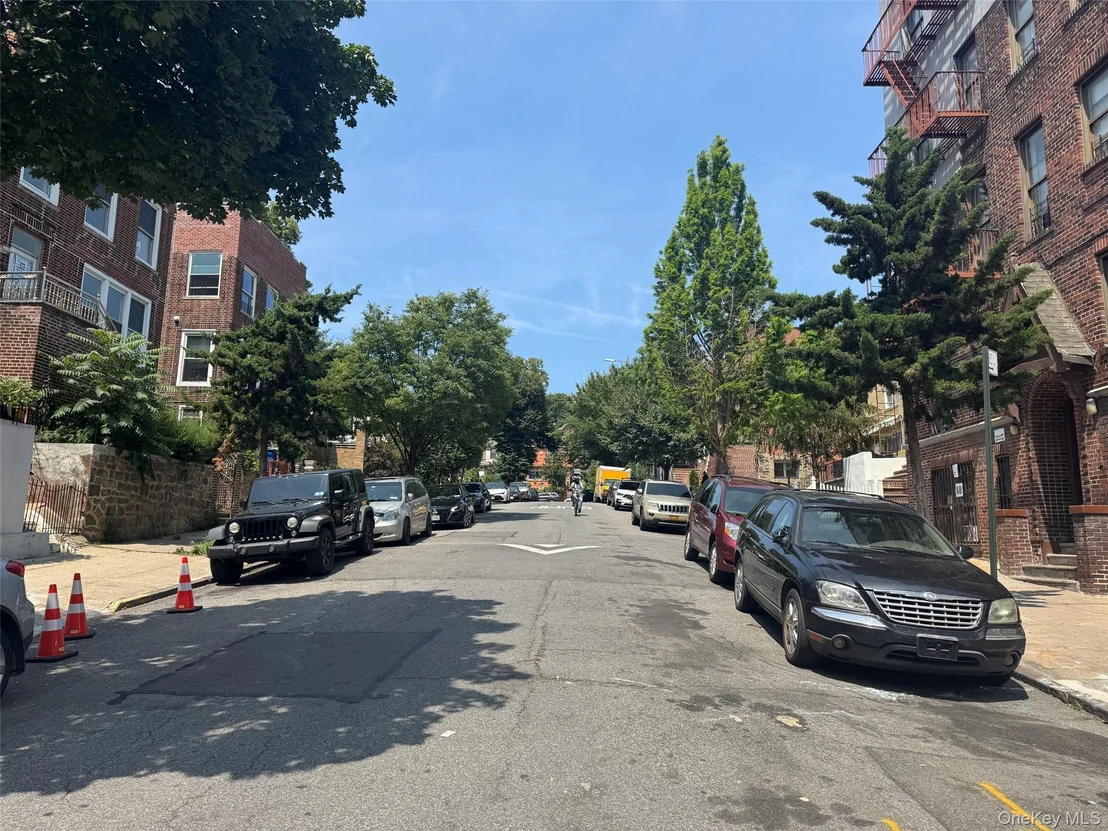 Photo of 1914 Hennessy Place