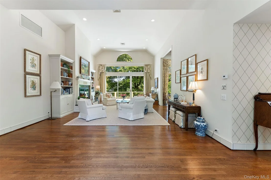 Photo of 9 Purchase Hills Drive